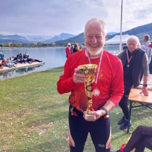 Christian mit Pokal_bitte noch beschneiden